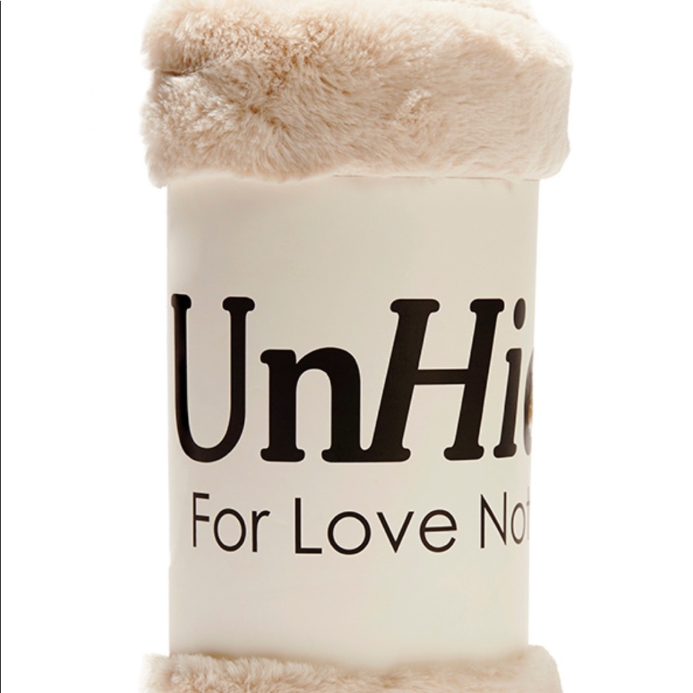 UnHide Lil’ Marshmallow throw.